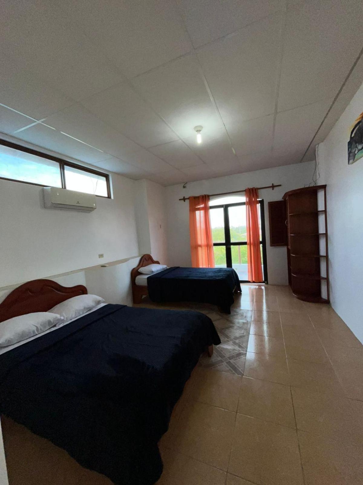 Hostal Neptuno - Poseidon Puerto Villamil Ngoại thất bức ảnh