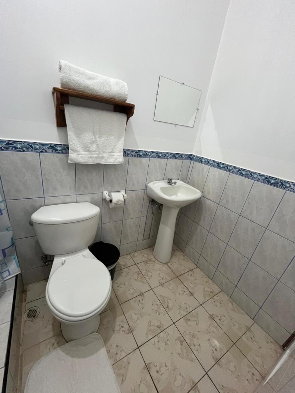 Hostal Neptuno - Poseidon Puerto Villamil Ngoại thất bức ảnh