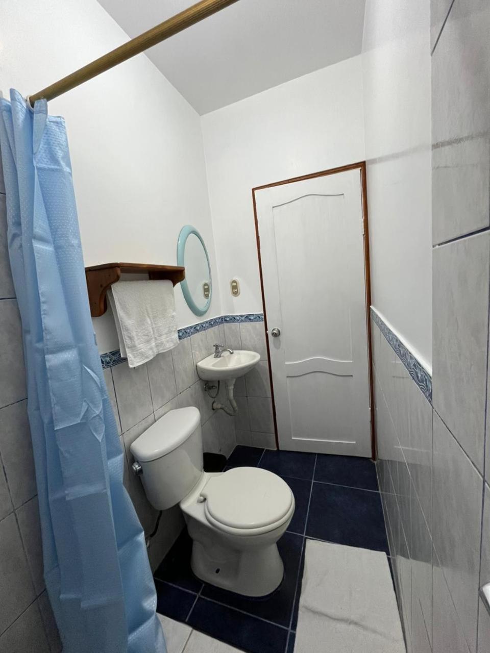 Hostal Neptuno - Poseidon Puerto Villamil Ngoại thất bức ảnh