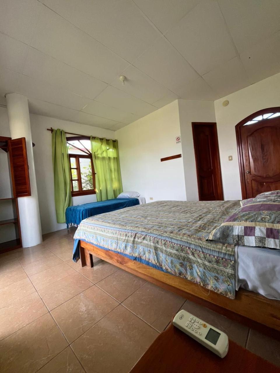 Hostal Neptuno - Poseidon Puerto Villamil Ngoại thất bức ảnh