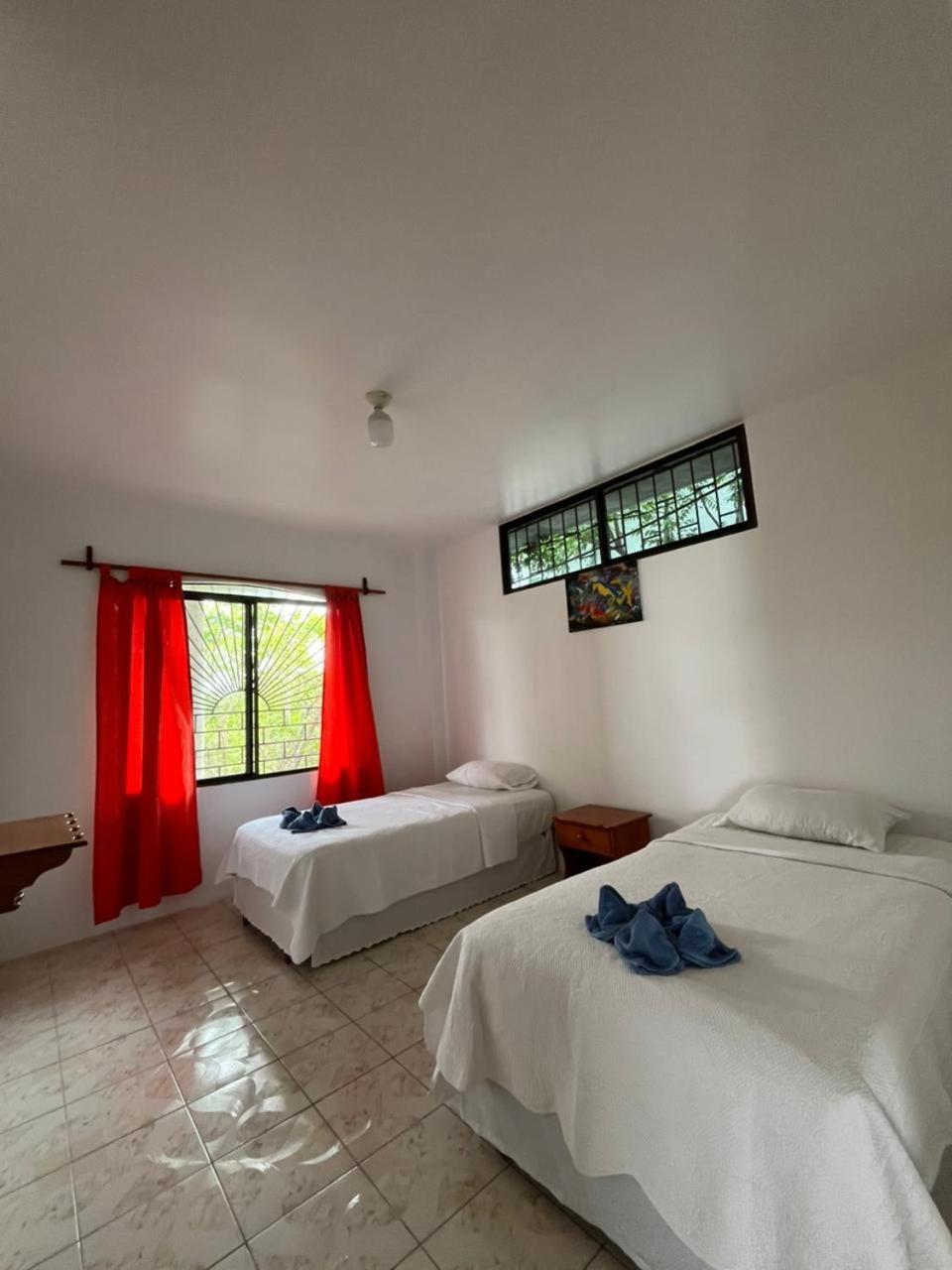 Hostal Neptuno - Poseidon Puerto Villamil Ngoại thất bức ảnh