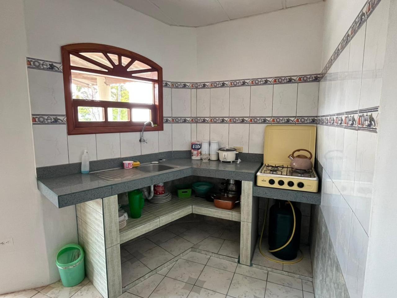 Hostal Neptuno - Poseidon Puerto Villamil Ngoại thất bức ảnh