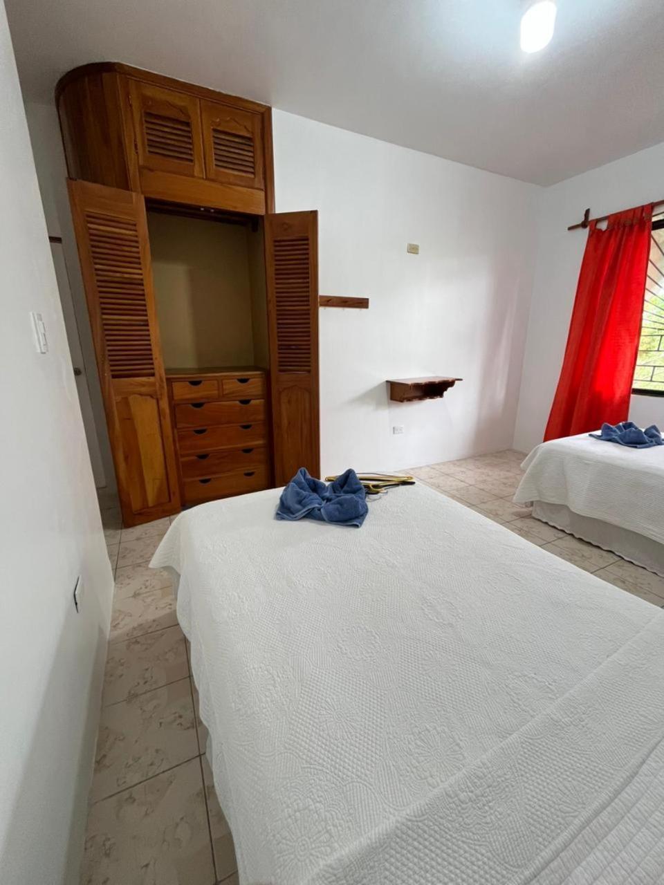 Hostal Neptuno - Poseidon Puerto Villamil Ngoại thất bức ảnh