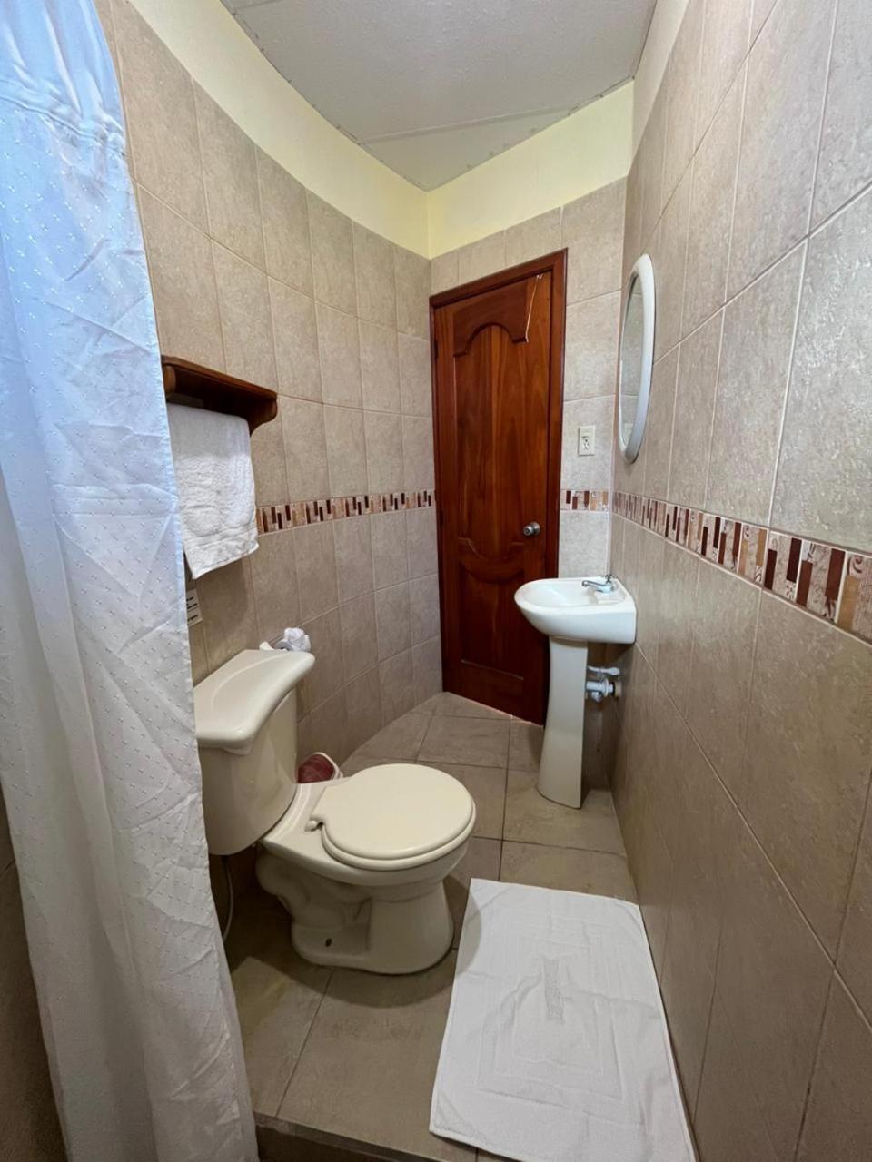 Hostal Neptuno - Poseidon Puerto Villamil Ngoại thất bức ảnh