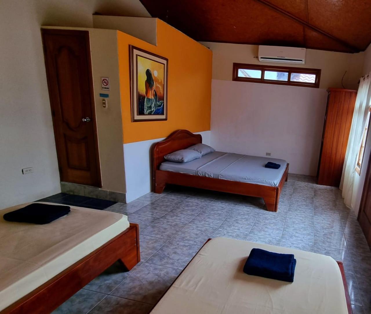 Hostal Neptuno - Poseidon Puerto Villamil Ngoại thất bức ảnh