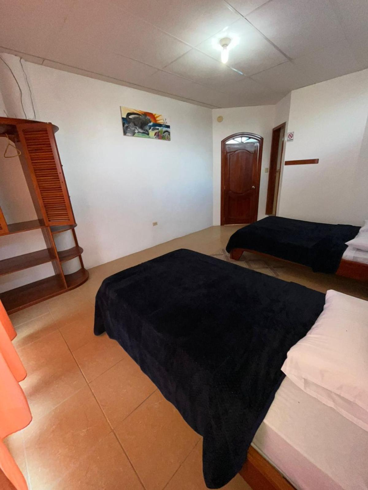 Hostal Neptuno - Poseidon Puerto Villamil Ngoại thất bức ảnh