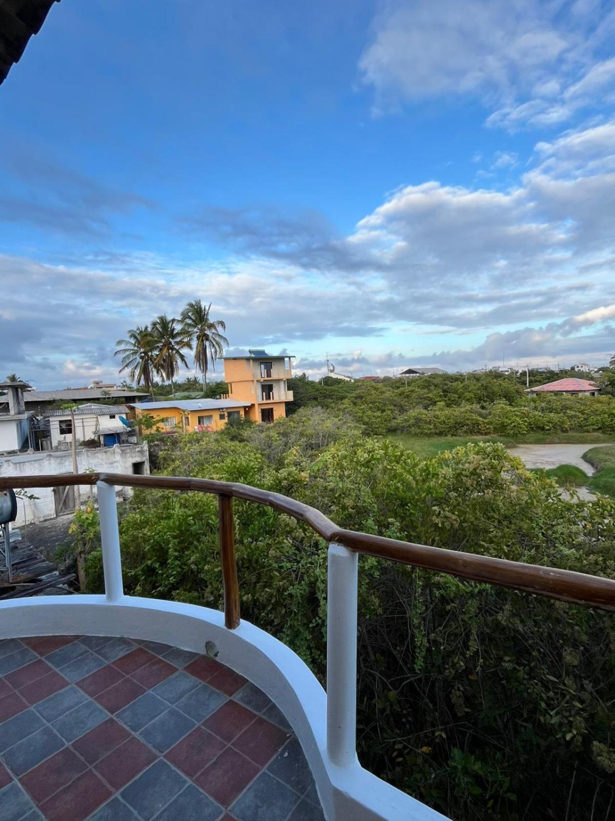 Hostal Neptuno - Poseidon Puerto Villamil Ngoại thất bức ảnh